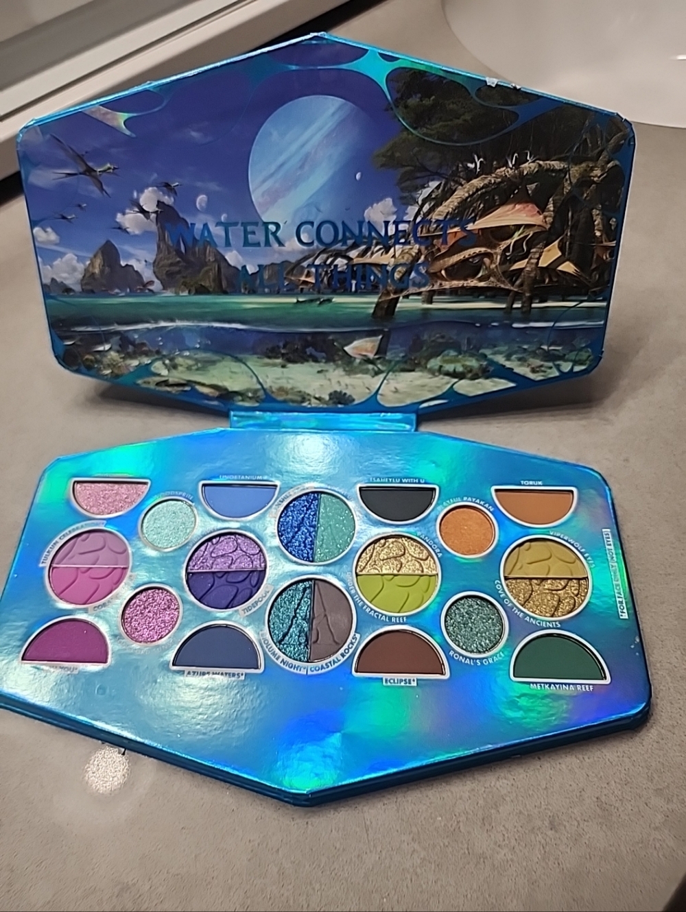 NYX Avatar Limited Edition Eyeshadow Palette - Vibrant Colors